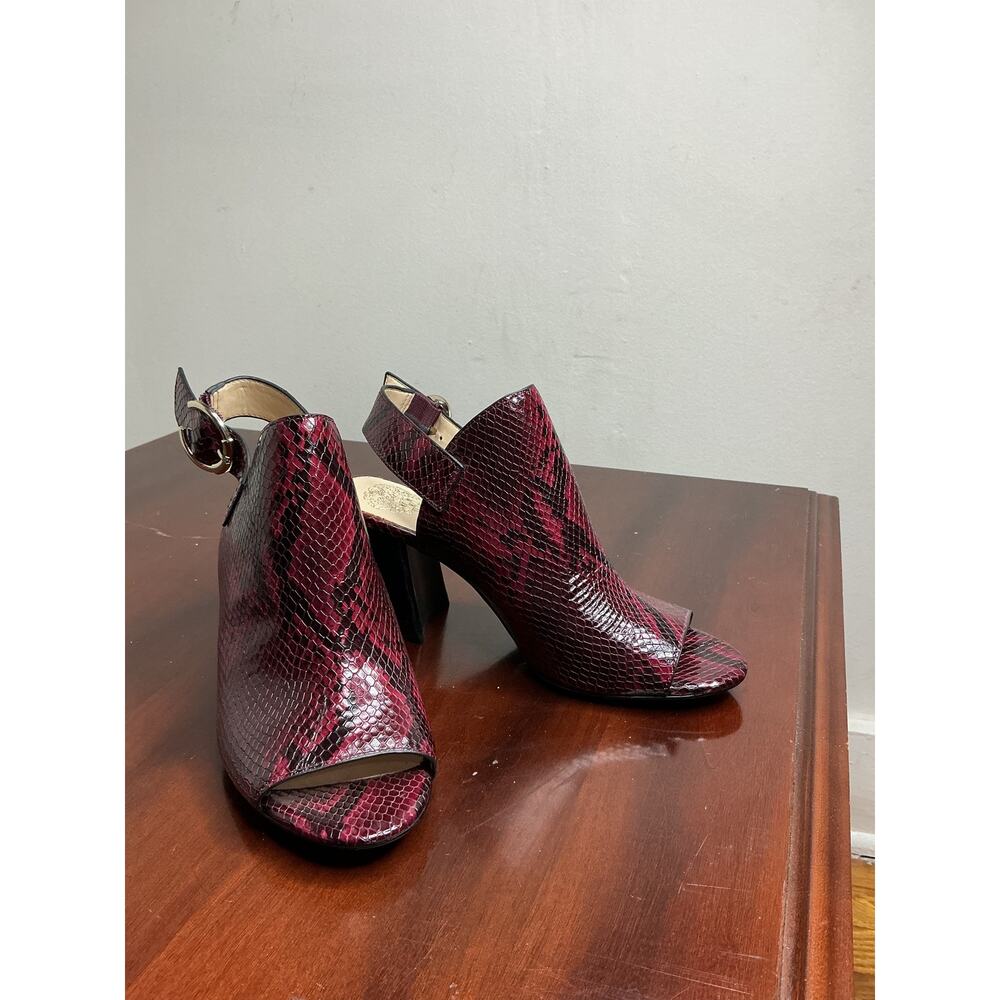 Vince Camuto Krestella Burgundy Snake Print Leather Peep Toe Mule Sandals 7.5M⁠